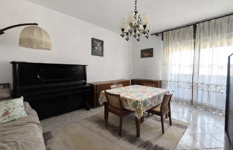 Via Monte Rosa. Centralissimo. Disponibile da luglio.
Canone Euro 1.100 non trattabili. Appartame...