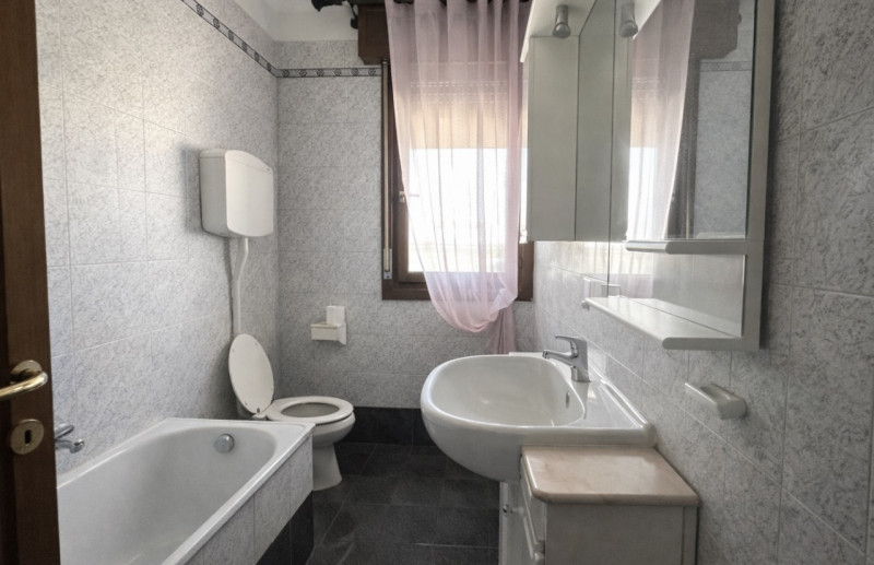 Via Monte Rosa. Centralissimo. Disponibile da luglio.
Canone Euro 1.100 non trattabili. Appartame...