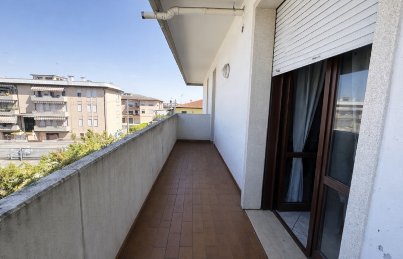 Via Monte Rosa. Centralissimo. Disponibile da luglio.
Canone Euro 1.100 non trattabili. Appartame...