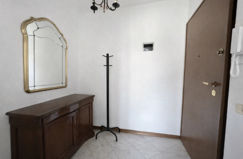 Via Monte Rosa. Centralissimo. Disponibile da luglio.
Canone Euro 1.100 non trattabili. Appartame...