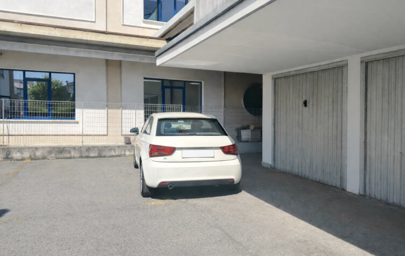 Via Monte Rosa. Centralissimo. Disponibile da luglio.
Canone Euro 1.100 non trattabili. Appartame...