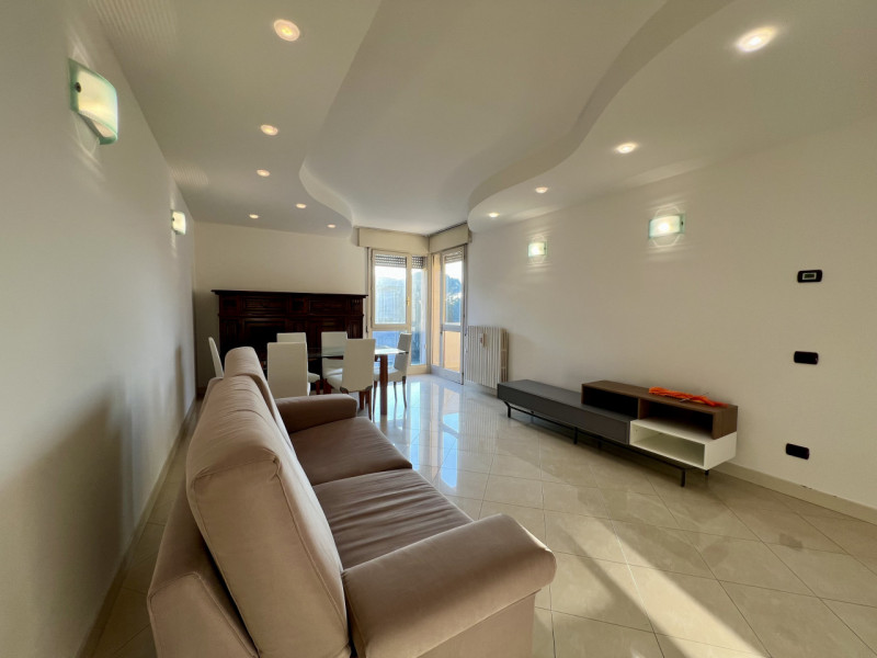 MONTAGNANA, in zona ben servita e comoda tutti i principali servizi al di fuori delle Mura antich...