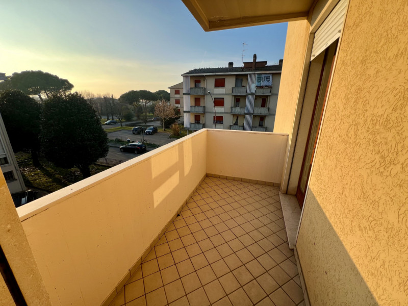 MONTAGNANA, in zona ben servita e comoda tutti i principali servizi al di fuori delle Mura antich...