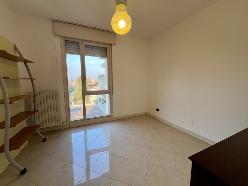 MONTAGNANA, in zona ben servita e comoda tutti i principali servizi al di fuori delle Mura antich...