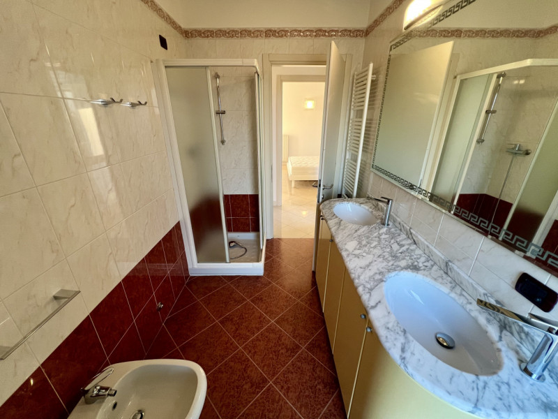 MONTAGNANA, in zona ben servita e comoda tutti i principali servizi al di fuori delle Mura antich...