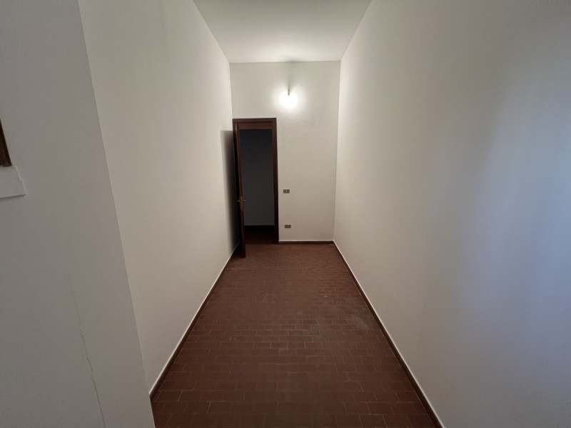 MONTAGNANA, in zona ben servita e comoda tutti i principali servizi al di fuori delle Mura antich...