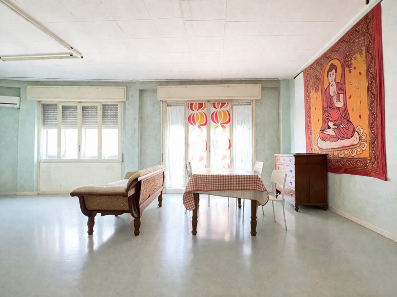 PADOVA – ZONA OSPEDALI

Proponiamo in vendita luminoso appartamento situato al secondo piano di u...