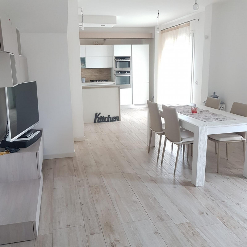 ALBIGNASEGO San Giacomo vendesi appartamento su due livelli primo e sottotetto in un complesso di...