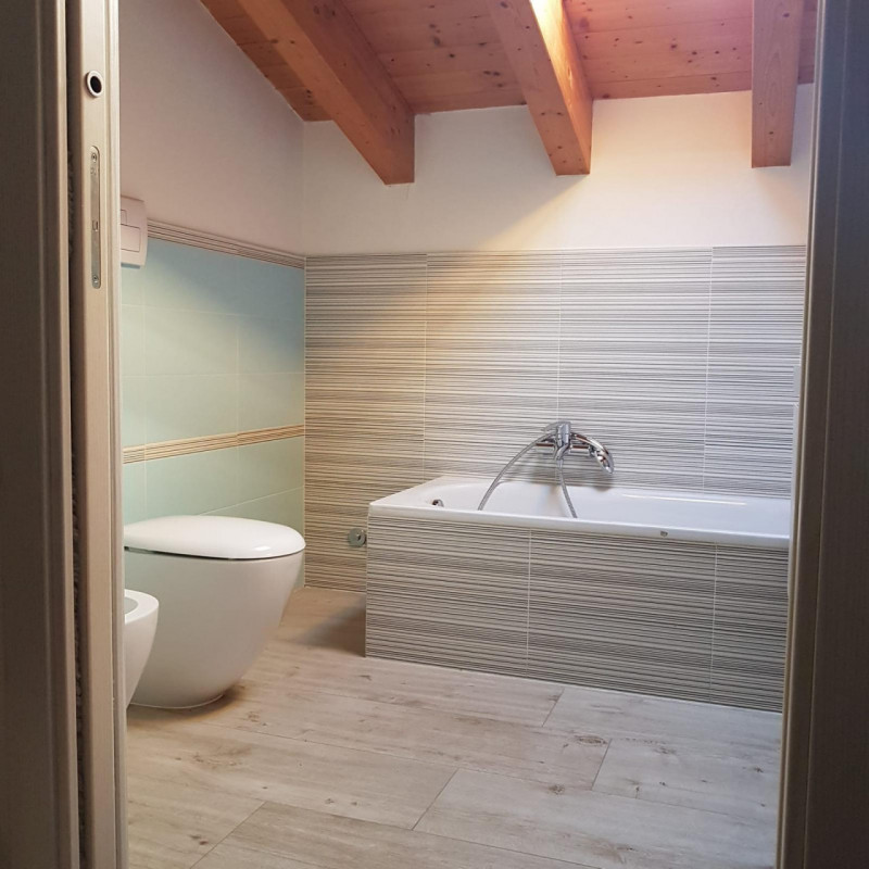 ALBIGNASEGO San Giacomo vendesi appartamento su due livelli primo e sottotetto in un complesso di...