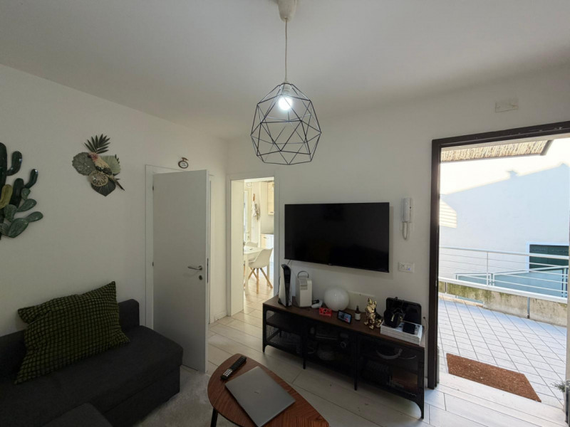 Nel suggestivo contesto dei Colli Euganei, proponiamo in vendita appartamento completamente ristr...