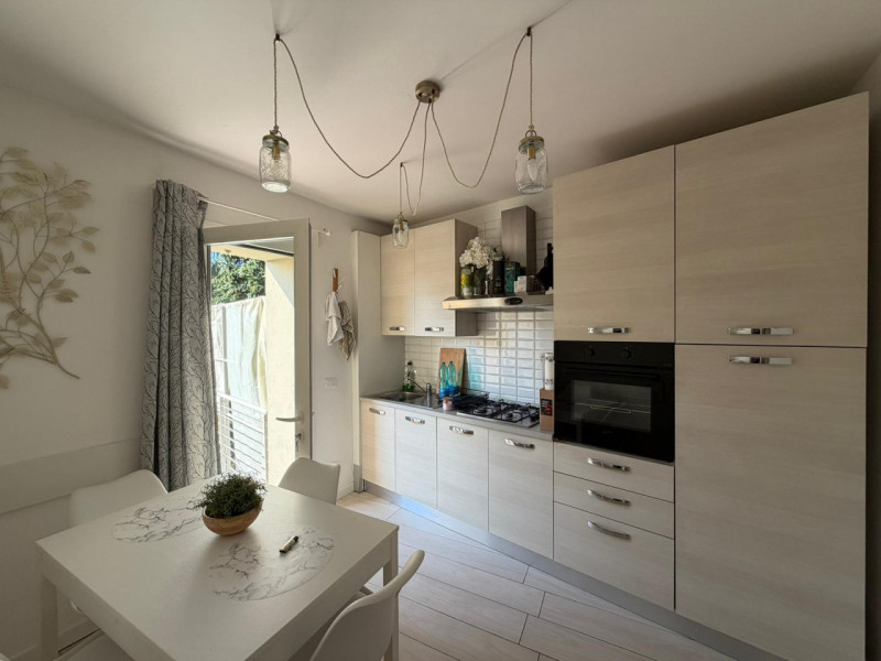 Nel suggestivo contesto dei Colli Euganei, proponiamo in vendita appartamento completamente ristr...