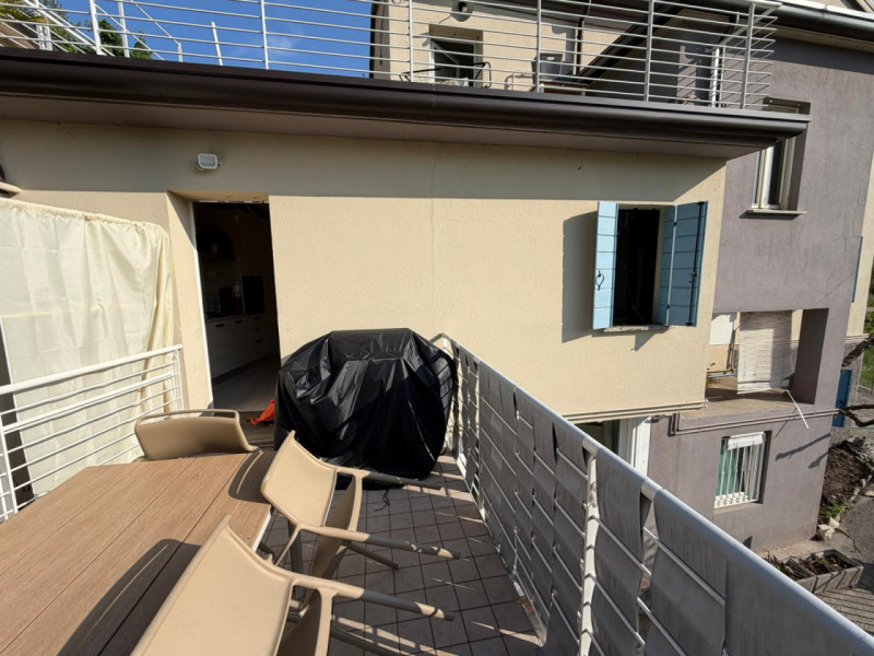 Nel suggestivo contesto dei Colli Euganei, proponiamo in vendita appartamento completamente ristr...