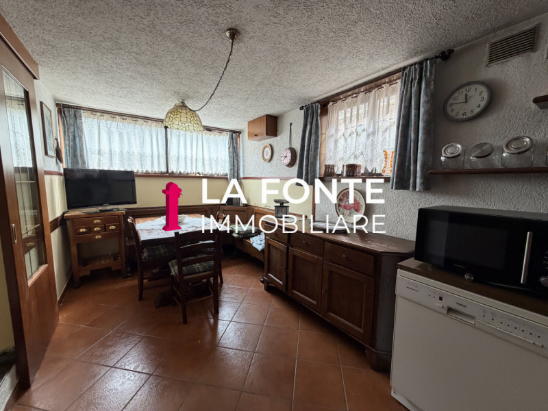 BUSA DI VIGONZA - VILLETTA SINGOLA  anni 70 dalle LINEE MODERNE ED ATTUALI

La casa offre spazi a...