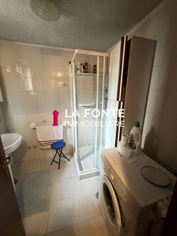 BUSA DI VIGONZA - VILLETTA SINGOLA  anni 70 dalle LINEE MODERNE ED ATTUALI

La casa offre spazi a...