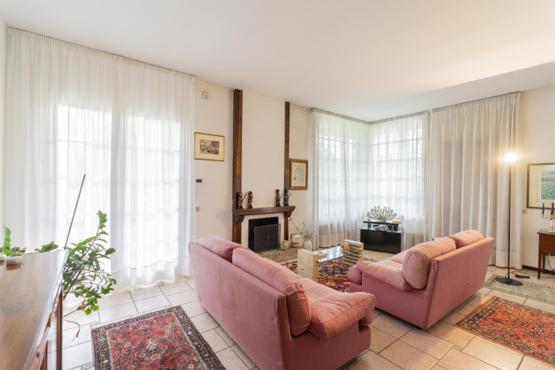 Saonara: esclusiva villa singola su più livelli con ampio giardino di proprietà e composta al pia...