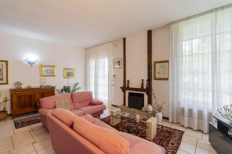 Saonara: esclusiva villa singola su più livelli con ampio giardino di proprietà e composta al pia...