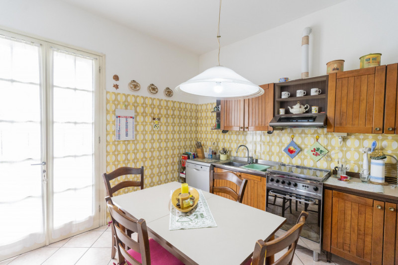Saonara: esclusiva villa singola su più livelli con ampio giardino di proprietà e composta al pia...