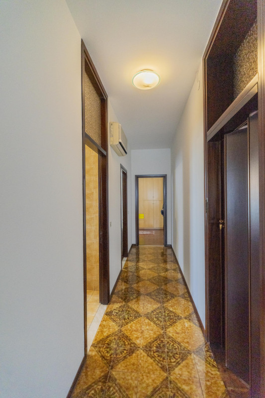 Saonara: esclusiva villa singola su più livelli con ampio giardino di proprietà e composta al pia...