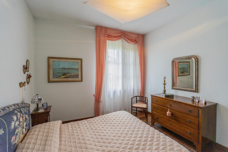 Saonara: esclusiva villa singola su più livelli con ampio giardino di proprietà e composta al pia...