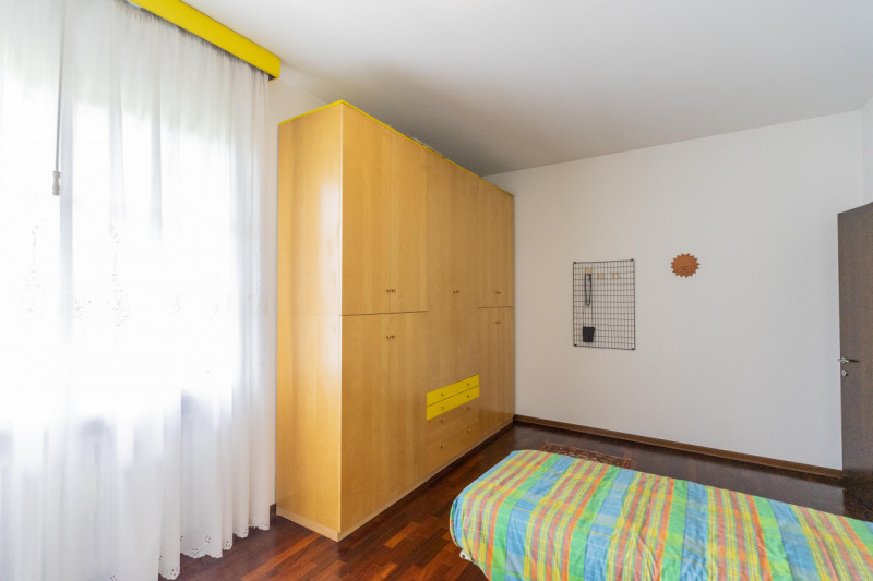 Saonara: esclusiva villa singola su più livelli con ampio giardino di proprietà e composta al pia...