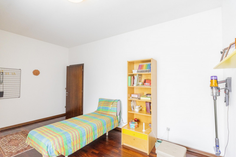 Saonara: esclusiva villa singola su più livelli con ampio giardino di proprietà e composta al pia...