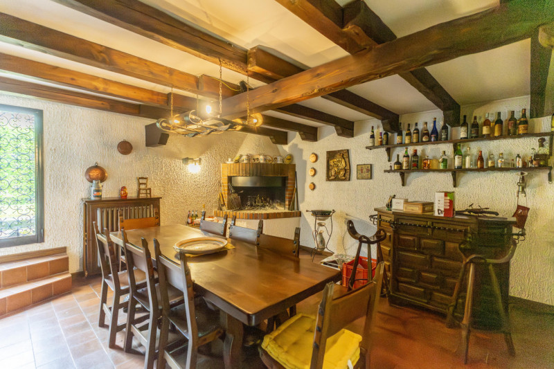 Saonara: esclusiva villa singola su più livelli con ampio giardino di proprietà e composta al pia...