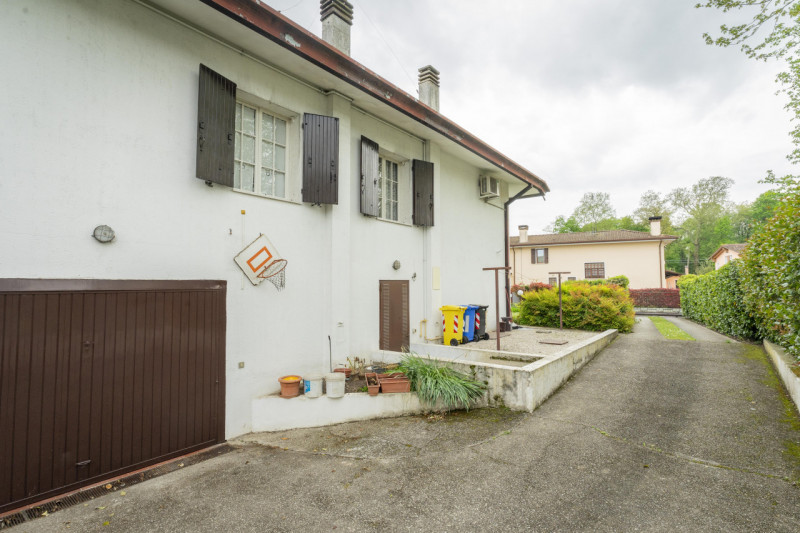 Saonara: esclusiva villa singola su più livelli con ampio giardino di proprietà e composta al pia...