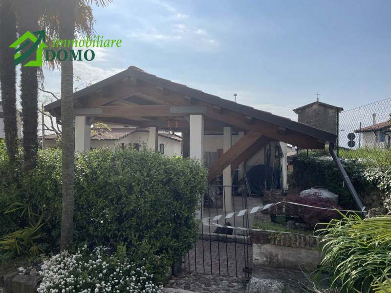 Nel cuore del centro di Santorso, in una zona leggermente collinare che garantisce tranquillità e...