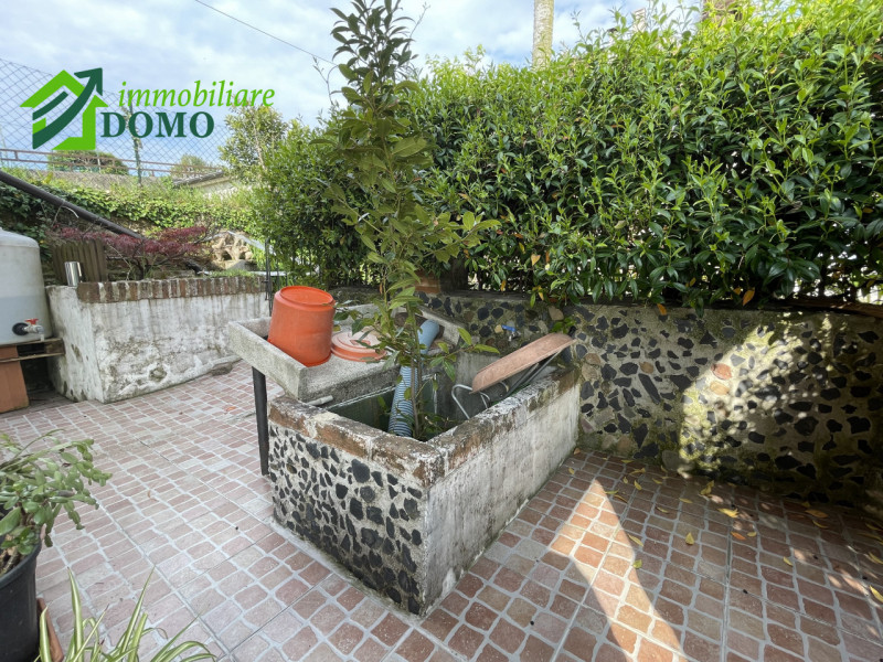 Nel cuore del centro di Santorso, in una zona leggermente collinare che garantisce tranquillità e...