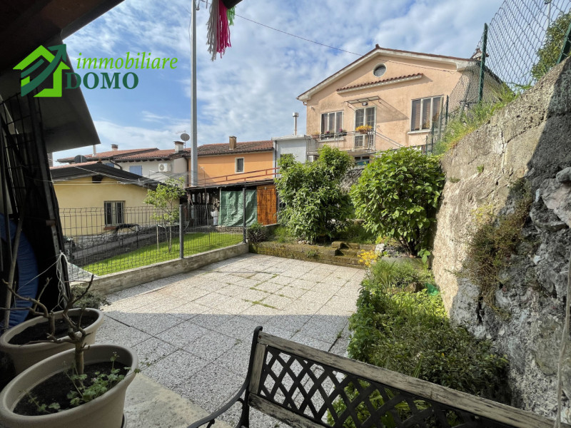 Nel cuore del centro di Santorso, in una zona leggermente collinare che garantisce tranquillità e...