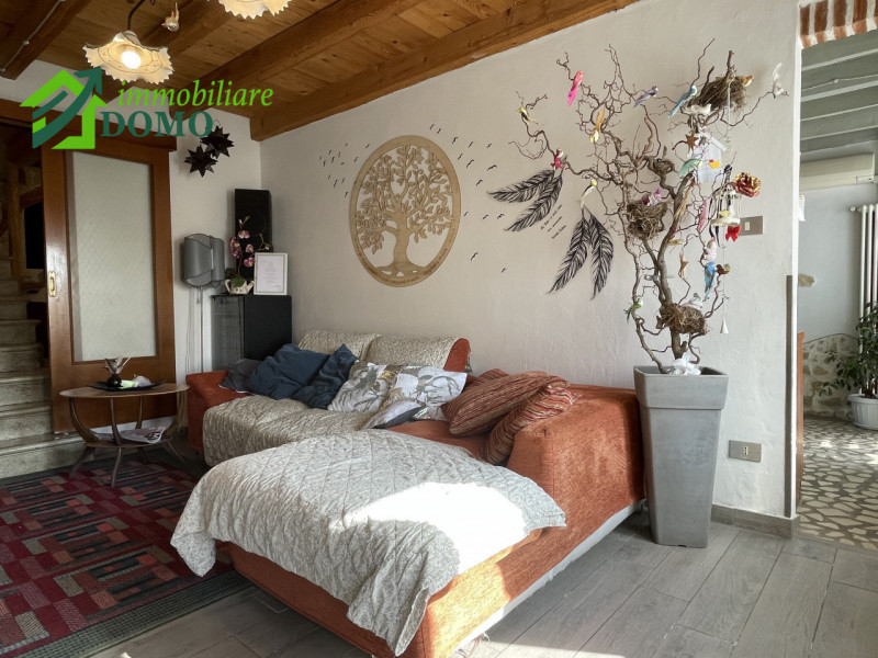 Nel cuore del centro di Santorso, in una zona leggermente collinare che garantisce tranquillità e...