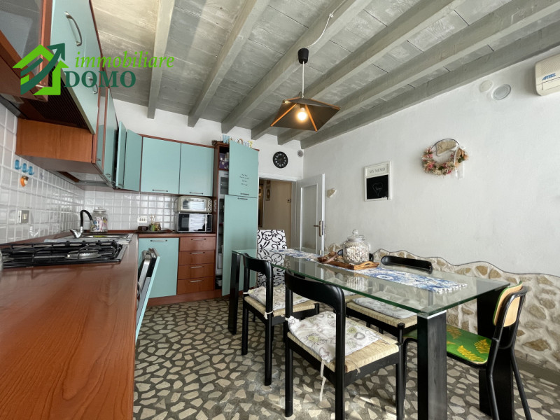 Nel cuore del centro di Santorso, in una zona leggermente collinare che garantisce tranquillità e...