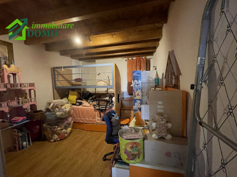 Nel cuore del centro di Santorso, in una zona leggermente collinare che garantisce tranquillità e...