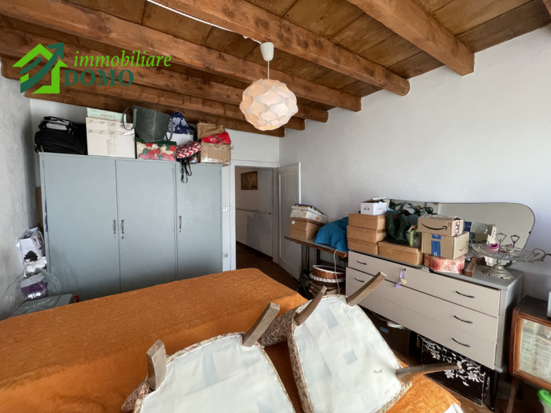 Nel cuore del centro di Santorso, in una zona leggermente collinare che garantisce tranquillità e...