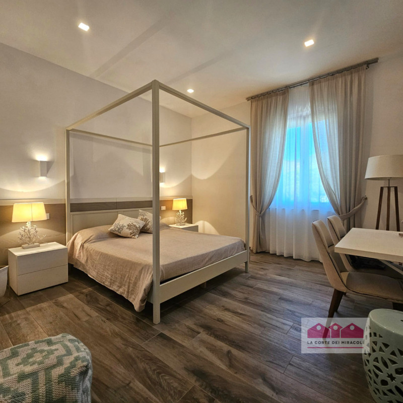 FAVIGNANA CENTRO: SPLENDIDO ATTICO TRICAMERE CON TERRAZZA PANORAMICA, COMPLETAMENTE RISTRUTTURATO...