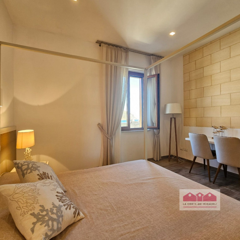 FAVIGNANA CENTRO: SPLENDIDO ATTICO TRICAMERE CON TERRAZZA PANORAMICA, COMPLETAMENTE RISTRUTTURATO...