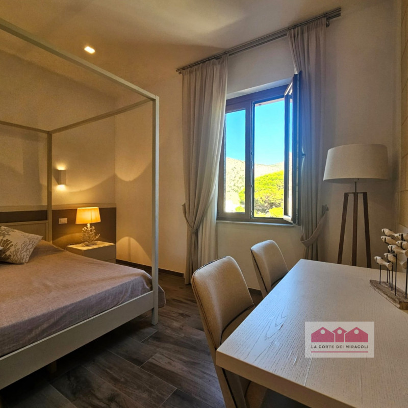 FAVIGNANA CENTRO: SPLENDIDO ATTICO TRICAMERE CON TERRAZZA PANORAMICA, COMPLETAMENTE RISTRUTTURATO...