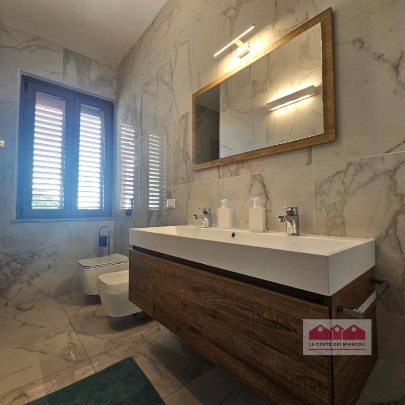 FAVIGNANA CENTRO: SPLENDIDO ATTICO TRICAMERE CON TERRAZZA PANORAMICA, COMPLETAMENTE RISTRUTTURATO...