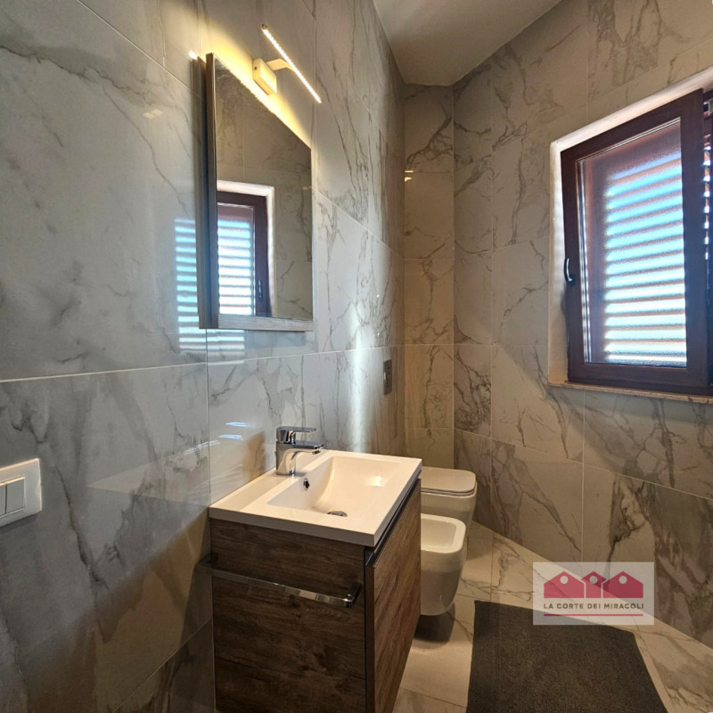 FAVIGNANA CENTRO: SPLENDIDO ATTICO TRICAMERE CON TERRAZZA PANORAMICA, COMPLETAMENTE RISTRUTTURATO...