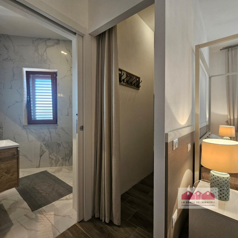 FAVIGNANA CENTRO: SPLENDIDO ATTICO TRICAMERE CON TERRAZZA PANORAMICA, COMPLETAMENTE RISTRUTTURATO...