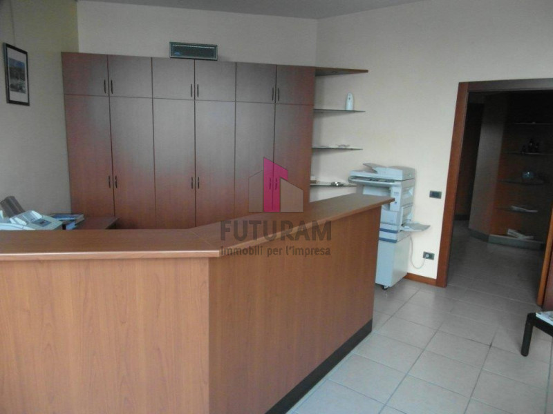 Dueville  rif. MAT9 -  Tel. 3403358378 - 0444310220 

- Direzionale in locazione di 350mq al pian...