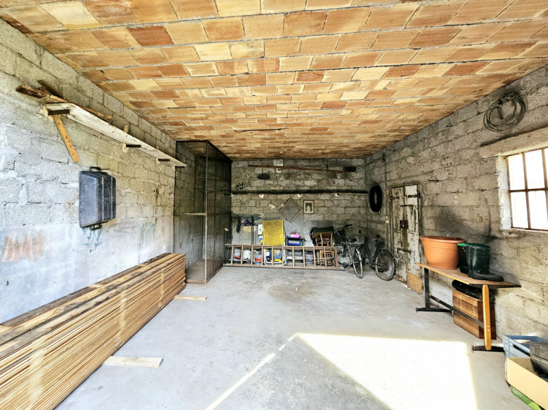 A Este, proponiamo in vendita una porzione di bifamiliare orizzontale da riattare. Questa soluzio...