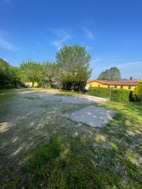 Montegrotto, ai piedi dei colli, proponiamo in affitto la storica e avviatissima trattoria "Dal B...