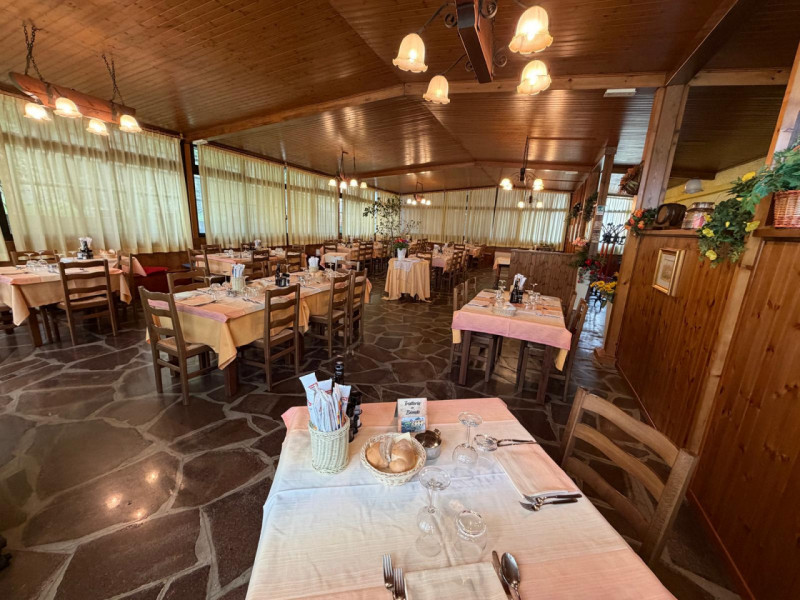 Montegrotto, ai piedi dei colli, proponiamo in affitto la storica e avviatissima trattoria "Dal B...