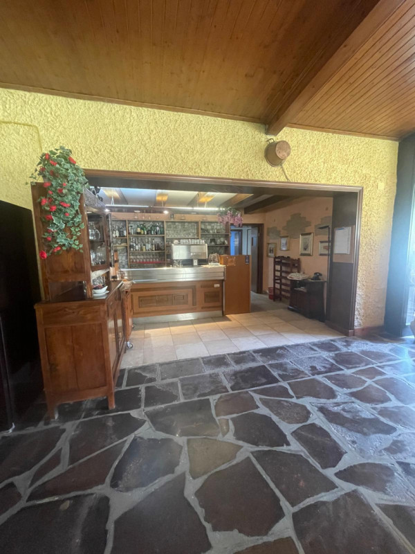 Montegrotto, ai piedi dei colli, proponiamo in affitto la storica e avviatissima trattoria "Dal B...