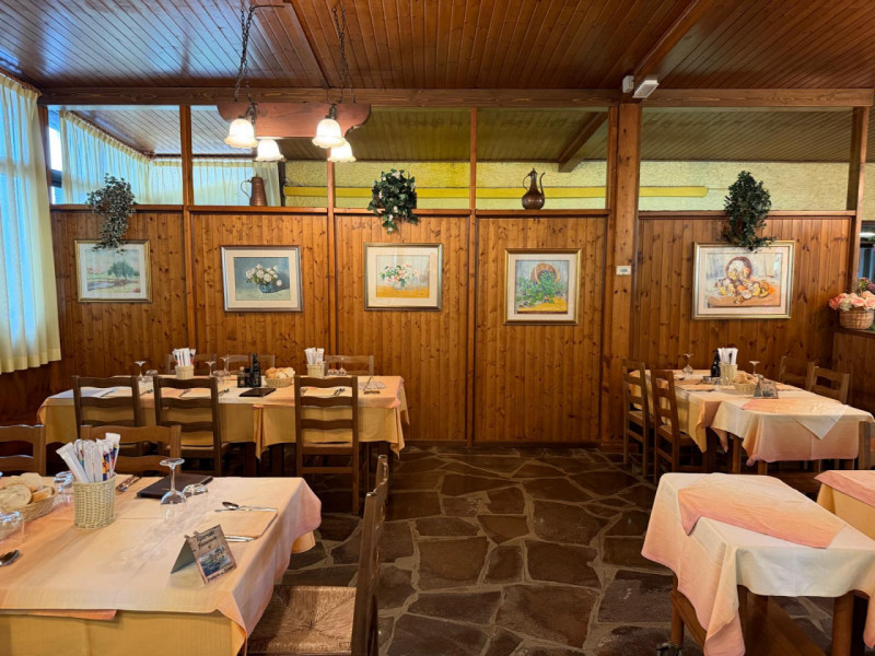 Montegrotto, ai piedi dei colli, proponiamo in affitto la storica e avviatissima trattoria "Dal B...