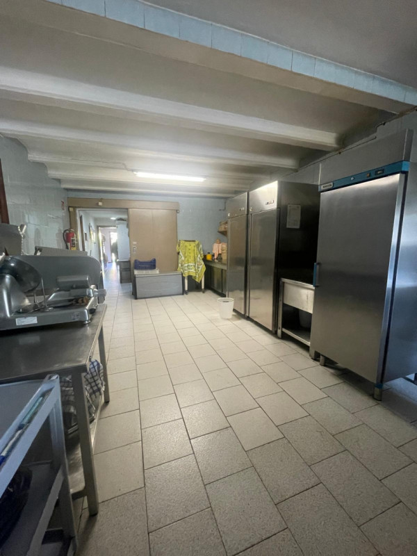 Montegrotto, ai piedi dei colli, proponiamo in affitto la storica e avviatissima trattoria "Dal B...