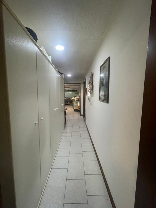 Montegrotto, ai piedi dei colli, proponiamo in affitto la storica e avviatissima trattoria "Dal B...