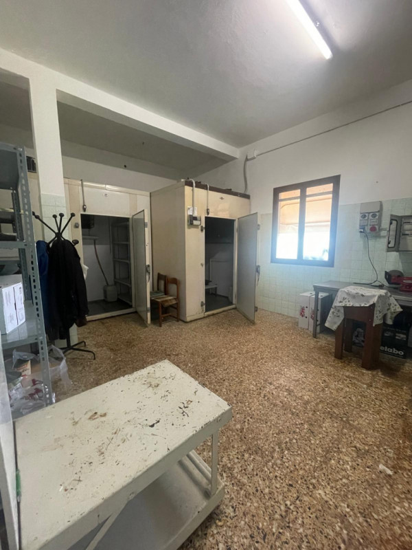 Montegrotto, ai piedi dei colli, proponiamo in affitto la storica e avviatissima trattoria "Dal B...