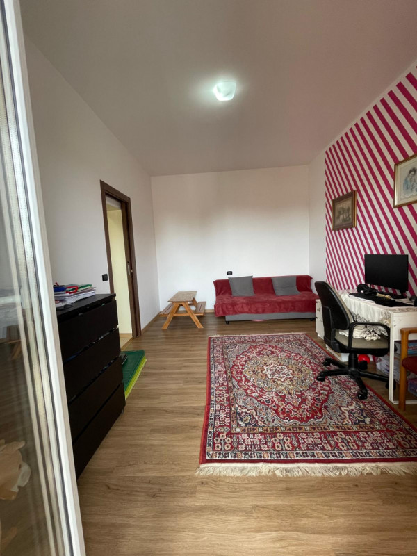 Zona centrale e servita, luminoso appartamento al terzo e ultimo piano  parzialmente ristrutturat...